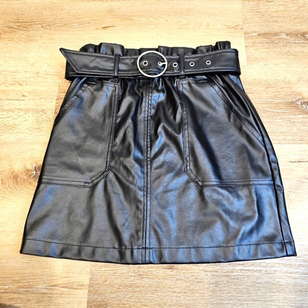 Haute Monde Skirt Women's Size Small Black Mini Faux Leather Belted High Rise